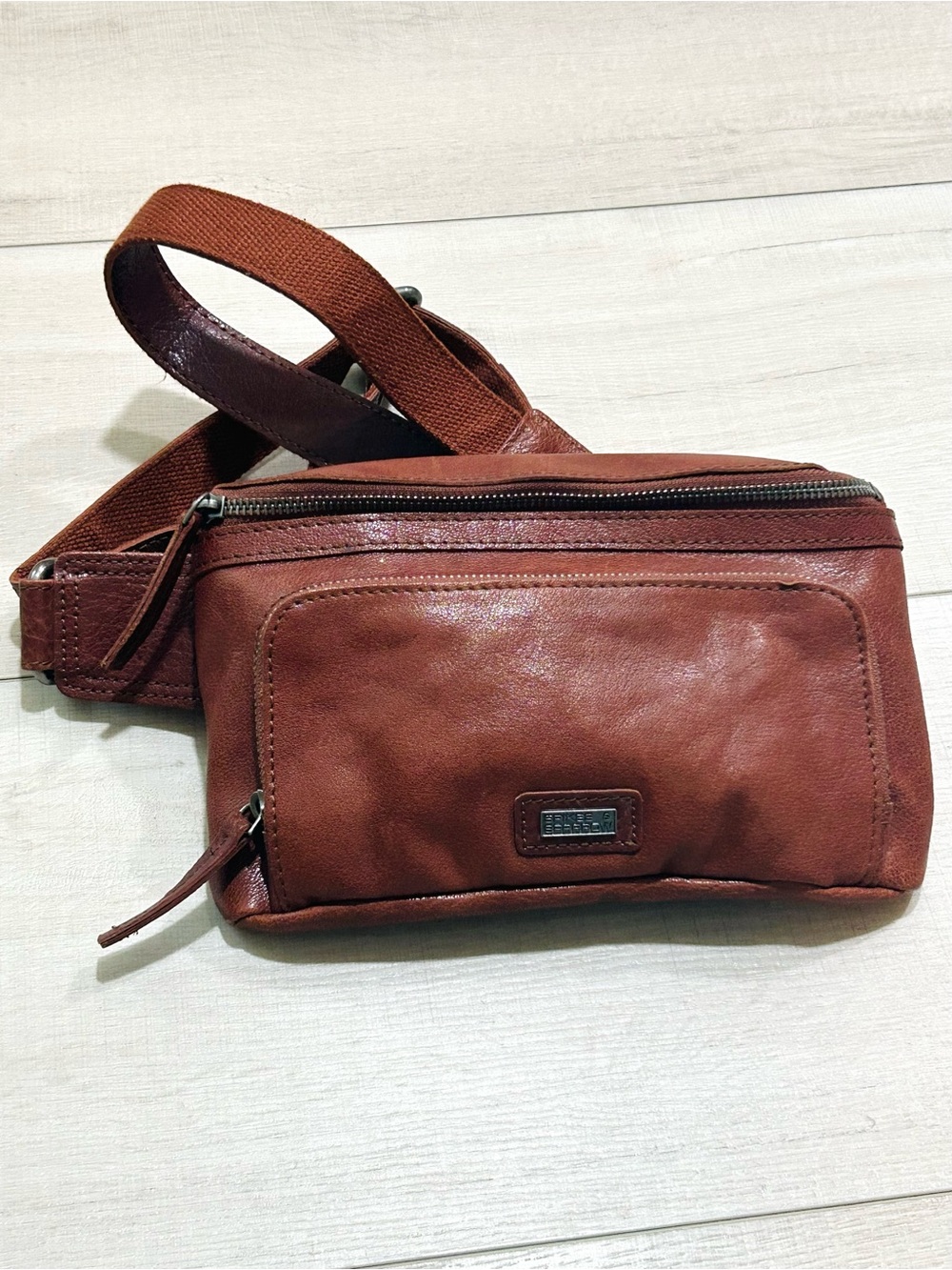 Spikes & Sparrow Oregon leather crossbody